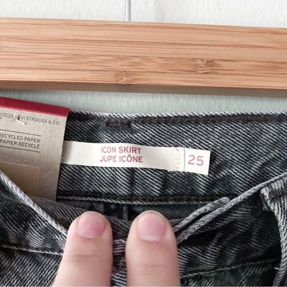 Levi's Faded Black Contemporary Midi Icon Skirt US 25 (NWT) - Picture 6 of 8